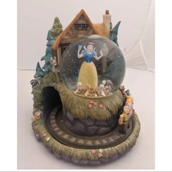 Disney SNOW WHITE & SEVEN DWARVES large Music SNOW GLOBE collectible holidays - Picture 4 of 13